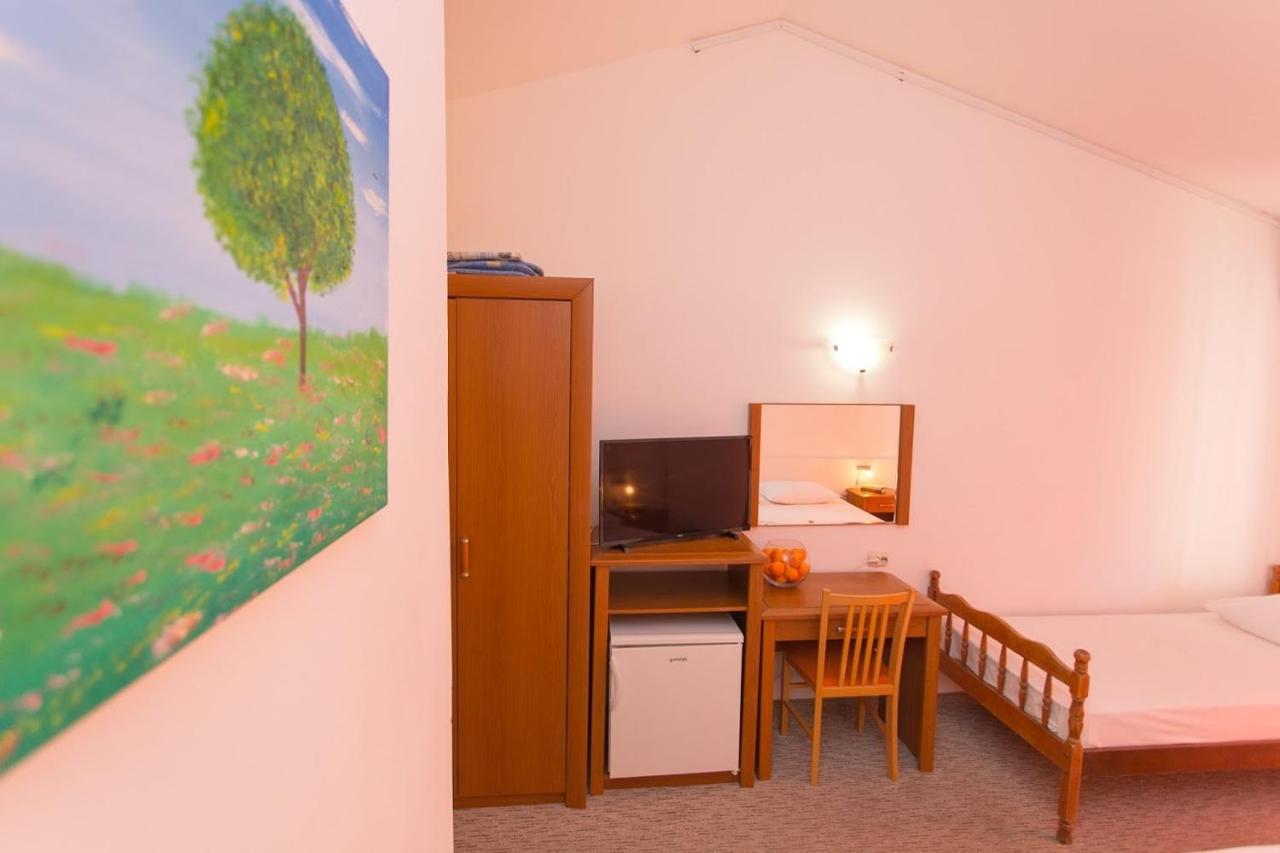 Apartmani Ana Mlini Exterior photo