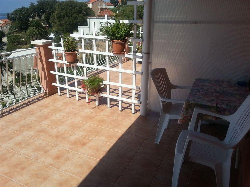 Apartmani Ana Mlini Exterior photo